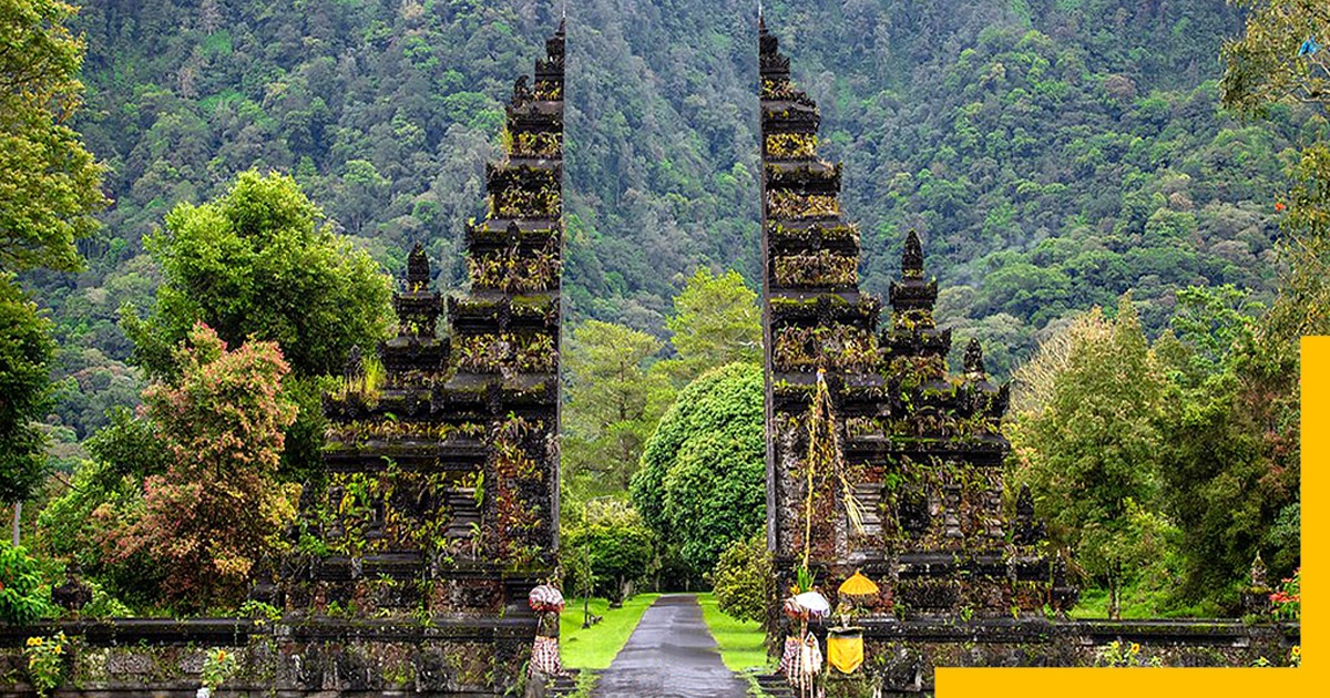 Best Warm Places to Visit in January-Bali Handara Gate, Indonesia