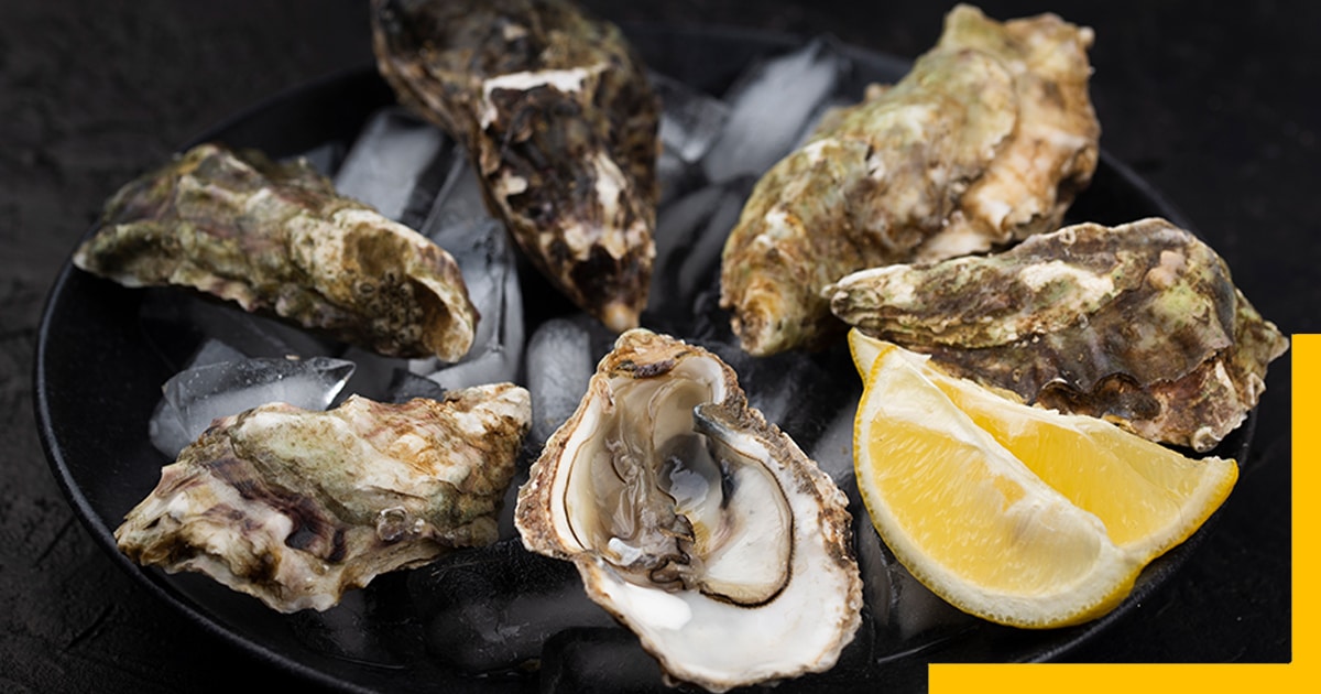 Oysters served with lemon