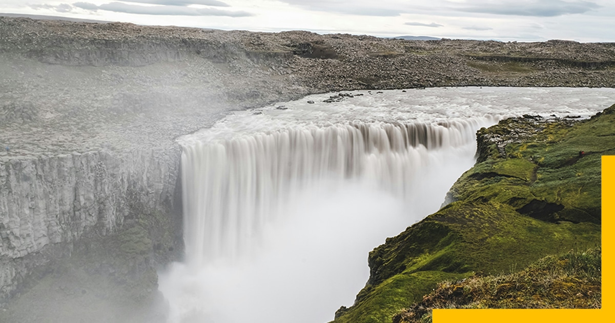 Iceland's largest lake , Lake Dettifos