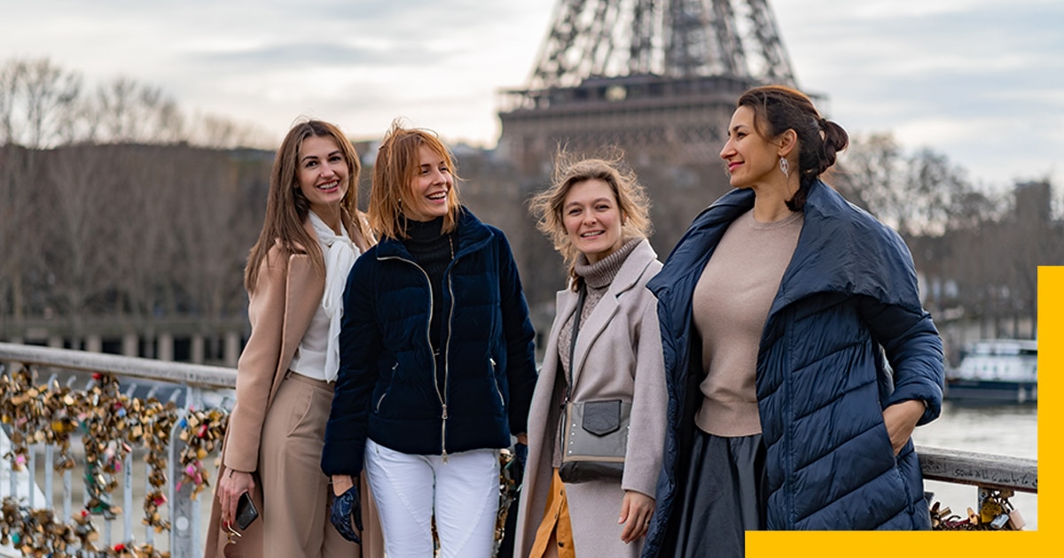 Women Traveling Together, Four women getting ready for a pic in Eiffel tower background