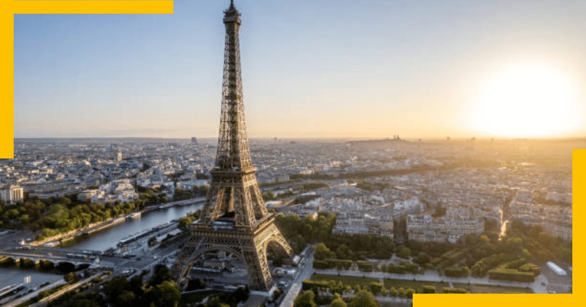 Aerial view of Eiffel Towe r in Paris, France